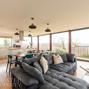 Stunning 5 Bedroom With Garden & Panoramic Views! Bath